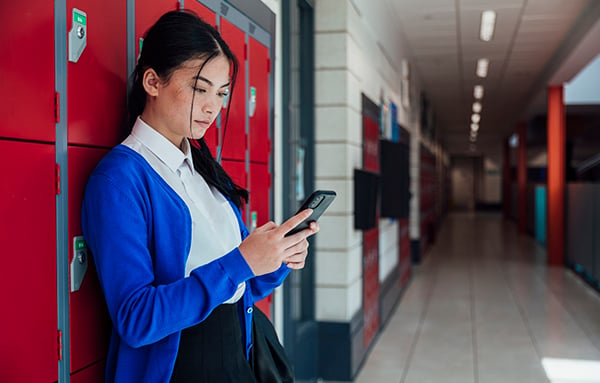 Students Don’t Read Email: Why You Need a Mobile Communication Strategy in 2023